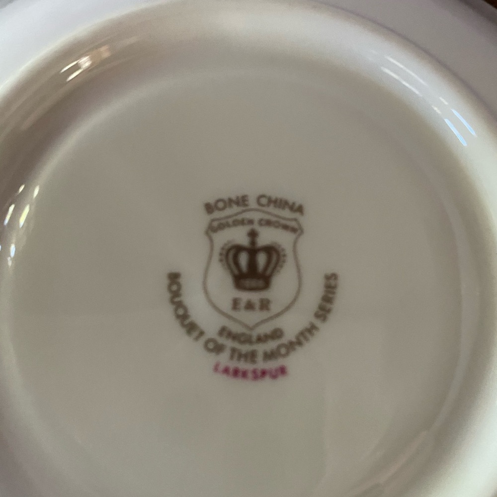 E&R Golden Crown Bone China tea cup and saucer. - Picture 6 of 7